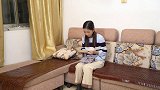 母亲去世留遗嘱，给儿子三套房给女儿一件旧衣服，结局感动