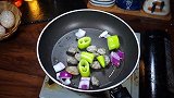 爆炒花甲的做法家常，简单又好吃的爆炒花甲，超级开胃