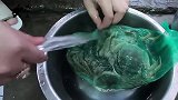 烤点肉丸吃，烤熟后放在米粉上，吃起来真是不错