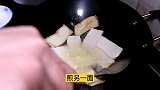 川菜师傅教你熊掌豆腐的正确做法，技巧很简单，这个方法适合家里面做