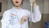护士小姐姐模仿赵丽蓉经典，表情实在太到位，不当演员都可惜了！