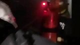 15楼起火,消防员火速解救被困男孩