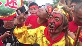 国足-17年-山城“孙悟空”助威国足 自制牌匾寄语国足-新闻