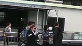香港偶遇韩红，一身搭配超酷，是过来买口罩的吗？