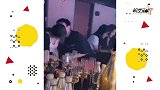 王思聪又寻新欢？深夜现身酒吧与美女贴耳亲密交流