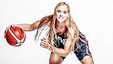 美国U18篮球美少女走红网络 面容娇美球技似欧文