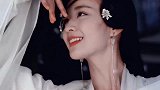 美人舞如莲花旋，世人见之惊且叹！