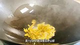 墨鱼仔加金汤没想到这么好吃，饭店三天两头卖断货，颜值高还下饭