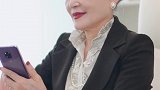 职场不该有年轻年长的偏见，刘明明 70岁依然投身职场，她说要为实现自我价值而活！时尚奶奶团 人生价值