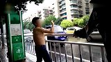 格斗-17年-醉酒大叔组合拳打木桩 冒雨大跳钢管舞辣眼睛-专题