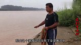 黄河涨水，小伙实拍大爷钓到黄河鲤鱼全过程，太有劲儿了，真精彩