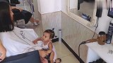 妈妈理发店剪头发！宝宝你是谁你在对我妈妈做什么好可爱