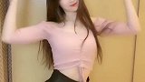 露肩小抹胸穿上显得美女真有女人味