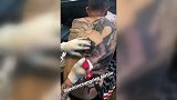 后背纹身美如画 特奥这是要走日本风？