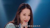 32岁杨幂和27岁迪丽热巴,同样搭配过膝长靴,谁的风格最美