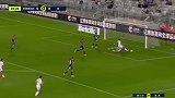 第2分钟里昂球员埃卡姆比射门-绝佳机会打偏
