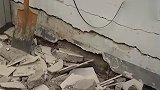 有宝藏？安徽一店铺地板突然塌陷 地下惊现青砖墙体