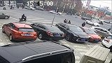 爆新鲜-20160104-上海一送餐员骑电瓶车闯红灯被撞飞身亡 监控拍下全过程