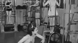 1940年妇女在健身房的情景……我不动，肉去动！