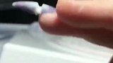 确定这是在做美甲吗？这指甲真是太脏了，简直就是九阴白骨爪！