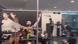 维尼修斯健身房成了女友的直播间引发皇马球迷不满