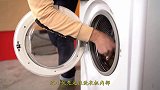 小伙将一公斤肥皂扔进洗衣机，打开开关瞬间，场面失控！