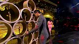 张若昀斩获超级人气男演员，写下“余”字作为2020年的关键字