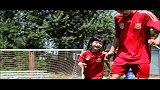 世界杯-14年-田亮带女儿踢足球助阵世界杯 “女汉子”森蝶开启奔跑模式-新闻