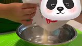 妈妈教儿子做月饼语气逐渐失控，不过最后