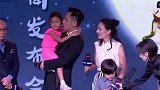 生娃都是用来“玩”的花式带娃笑点层出不穷，刘烨很真实了