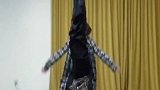 姐妹表演高难度配合默契十足