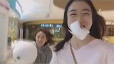 这小姑娘路子挺野啊
