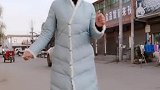 天气降温了，今天好冷啊，穿着妈妈做的棉鞋走一走…