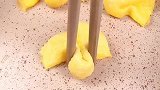 小金鱼蛋饺制作详细步骤，3秒便学会，给宝宝做起来吧