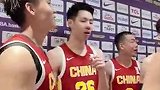 团队凝聚力！中国男篮小伙子们赛后在球员通道还在复盘