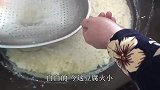农村大黑家做豆腐送长辈，熏鸡配菠菜炒豆腐，儿子说啥被父母训？