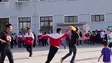 高三学生与老师打水仗解压