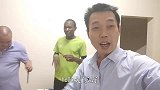 老外让非洲小朋友尝尝中国的卤鸡爪，这边很少吃，看她们啃的真香