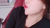 明知道爱情像流水，管他谁是谁