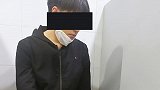 四川泸州：行拘！猥琐男偷窥女厕，手机从下方偷拍