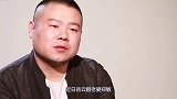 岳云鹏一家出海游玩，老婆穿短裤双腿白嫩，母亲手戴玉镯显贵气