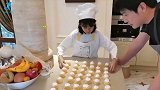 陆毅女儿小叶子自弹自唱《少年》，改编歌词歌声魔性太招笑