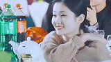 新娘干女儿上台奶声奶气致辞，这谁顶得住啊