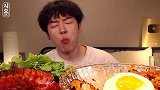烤肉、拌饭、配上生菜，色香味俱全，香味太诱人了