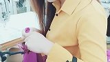 天气变凉了，小姐姐穿这样来上班，网友是个勤俭持家的好女孩！