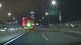男子驾驶车辆时被激光笔照射 目前已经看过急诊并且报了警