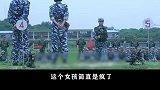 女兵和教官比枪法，5枪47环正得意，没成想教官一枪教做人