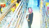 福建一男子连盗三家超市 裤裆藏酒动作熟练