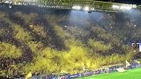 啥是魔鬼主场啊？多特主场球迷再造势 撒纸屑拼出BVB