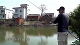 李大毛特殊蚯蚓挂法引老者质疑，现场教学最正确的蚯蚓挂钩方法！